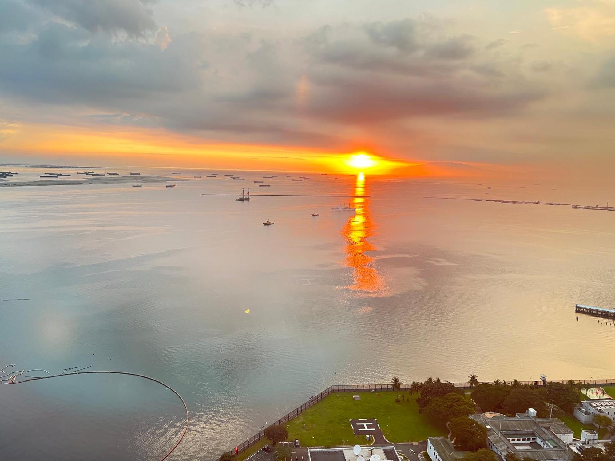 Dreamy Sunset Bay Aparthotel Manila Exteriör bild