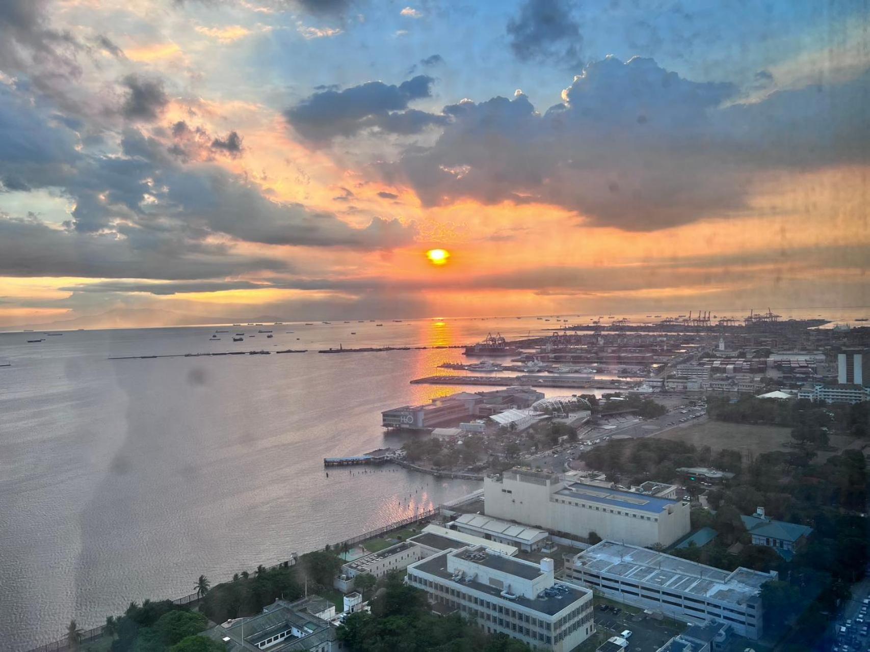 Dreamy Sunset Bay Aparthotel Manila Exteriör bild